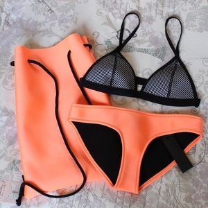 NWOT Triangl Tilly Sunburst Bikini Top